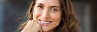 4 gestes beauté indispensables pour un rituel anti-âge naturel